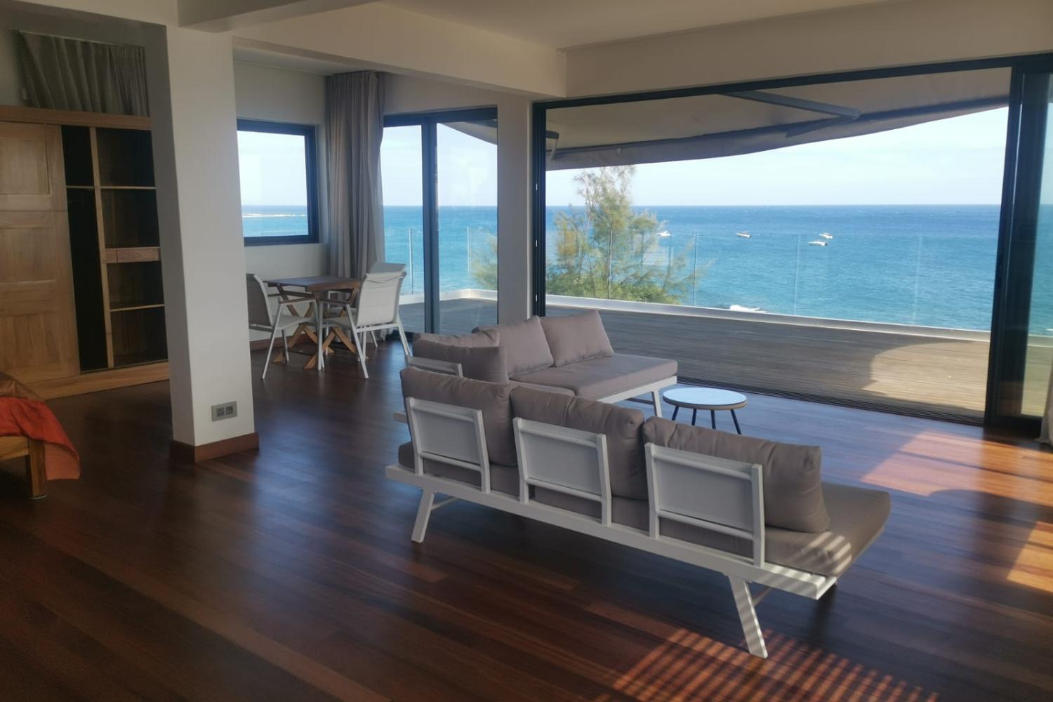 Oceans Luxury Oceanfront Apart Sunset View With Pool Apartman Flic-en-Flacq Kültér fotó