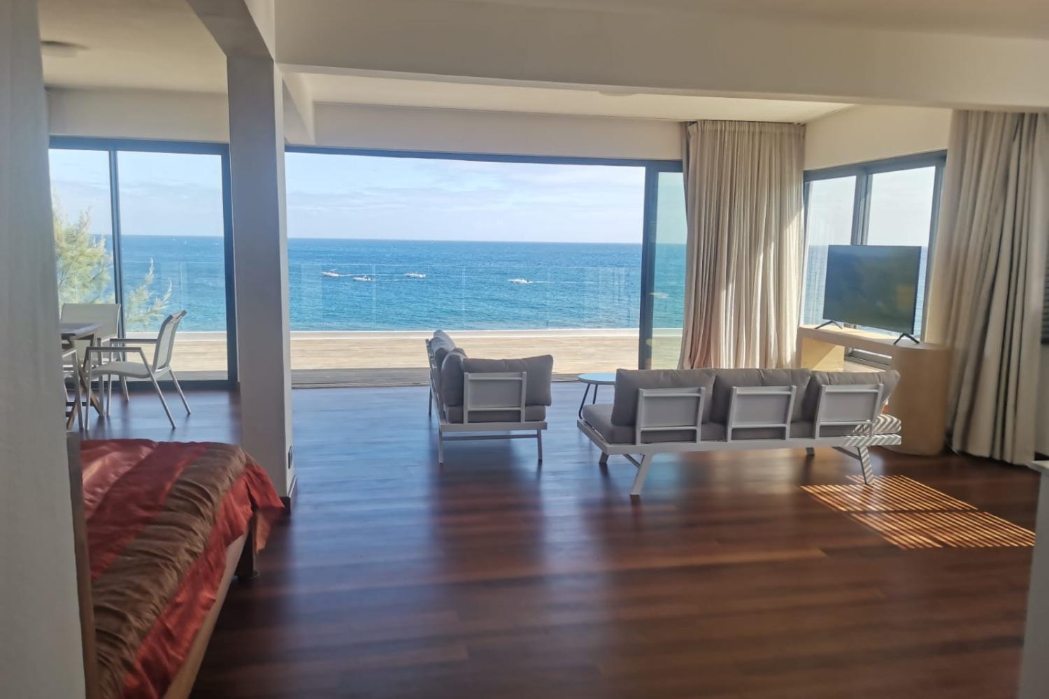 Oceans Luxury Oceanfront Apart Sunset View With Pool Apartman Flic-en-Flacq Kültér fotó