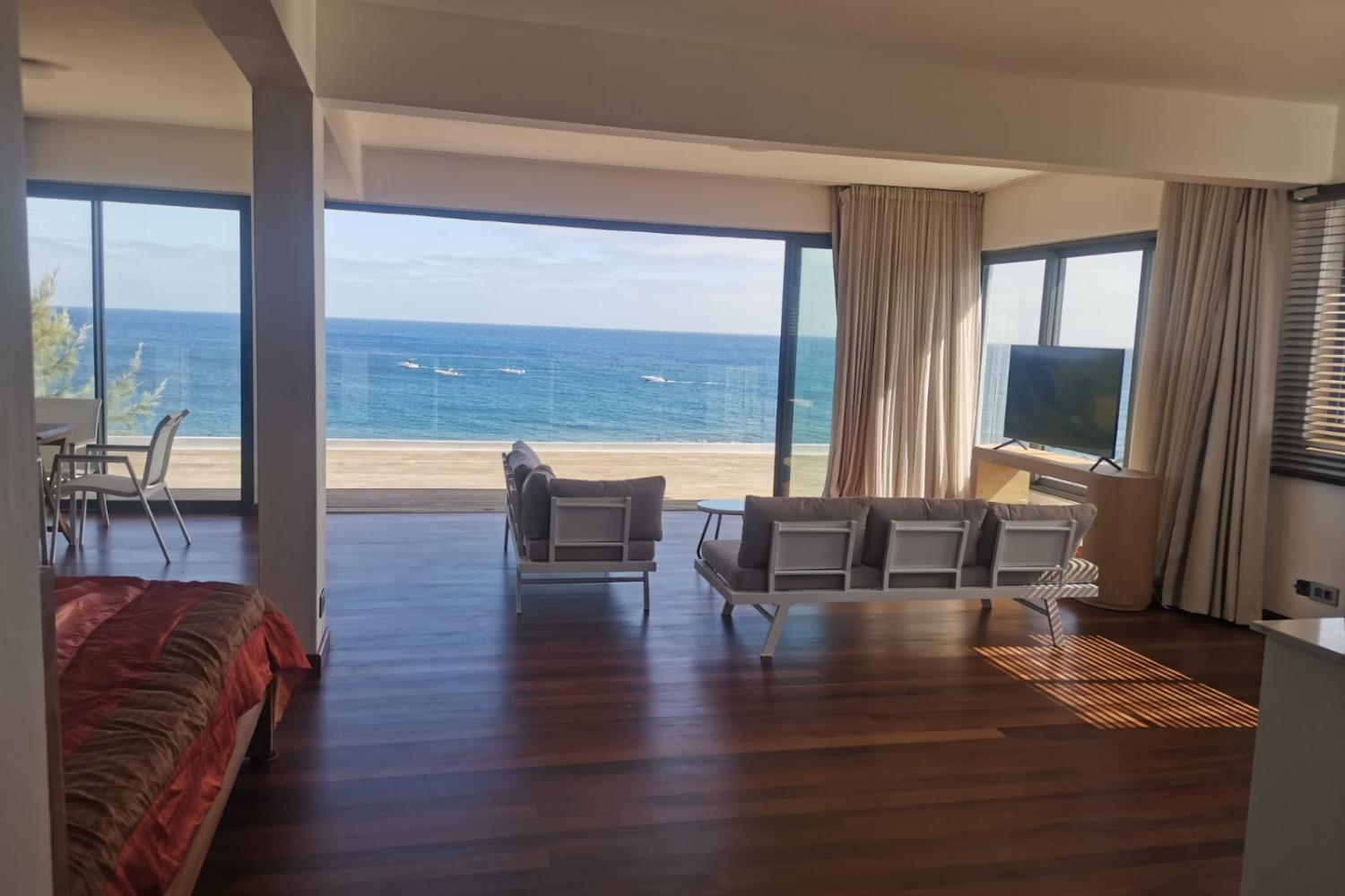 Oceans Luxury Oceanfront Apart Sunset View With Pool Apartman Flic-en-Flacq Kültér fotó