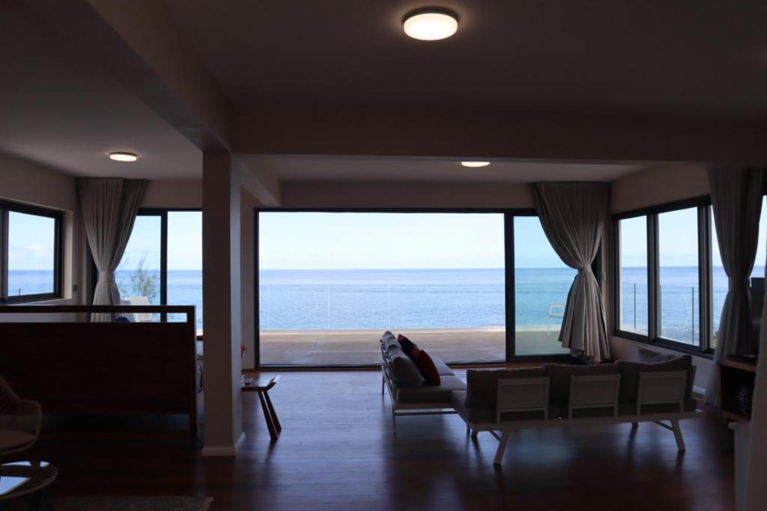 Oceans Luxury Oceanfront Apart Sunset View With Pool Apartman Flic-en-Flacq Kültér fotó